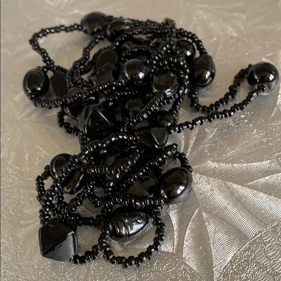 Necklace long patterns of black beads varied size - Picture 8 of 10